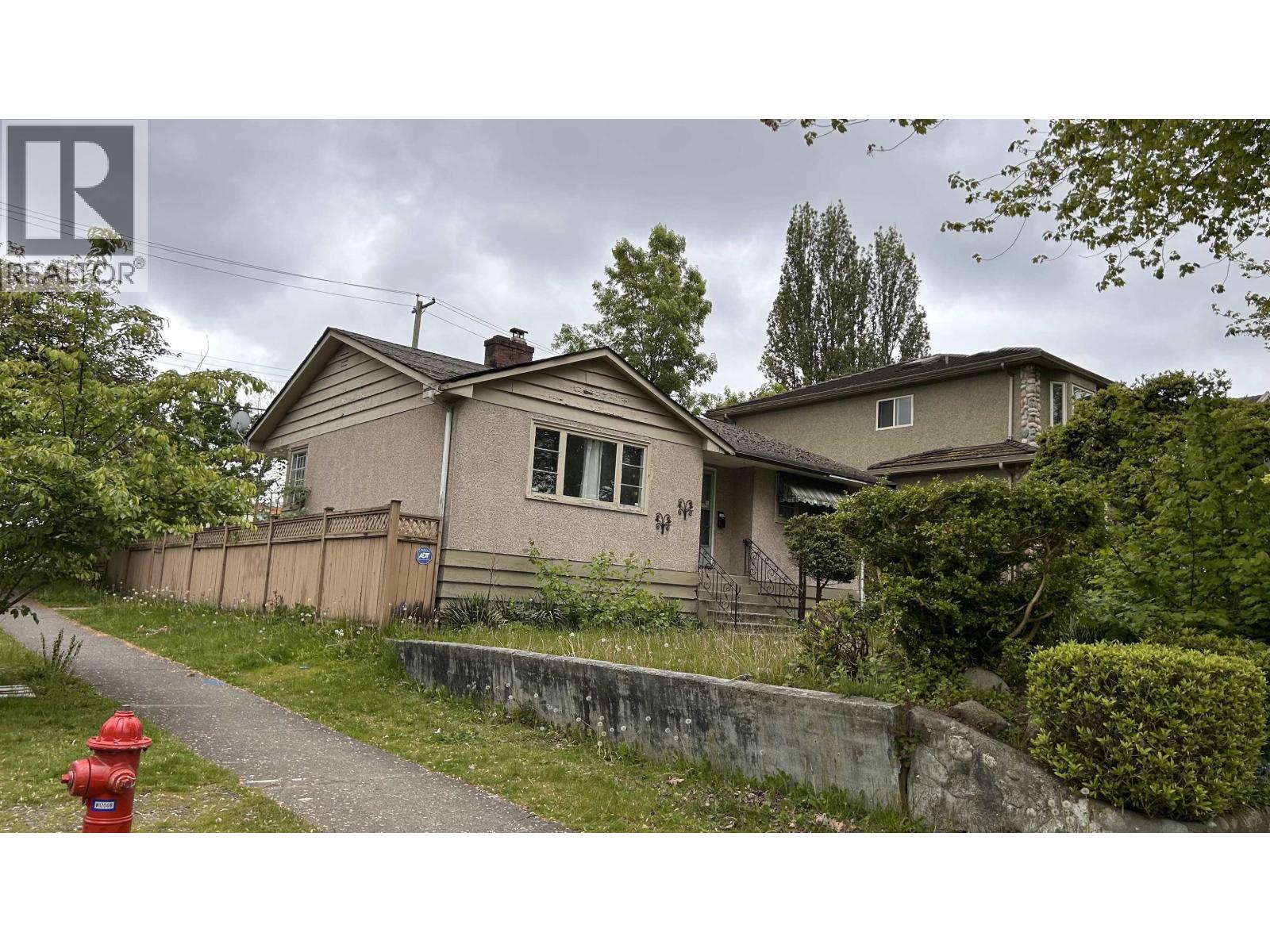 2306 Rupert St, Vancouver, BC V5M 3T1