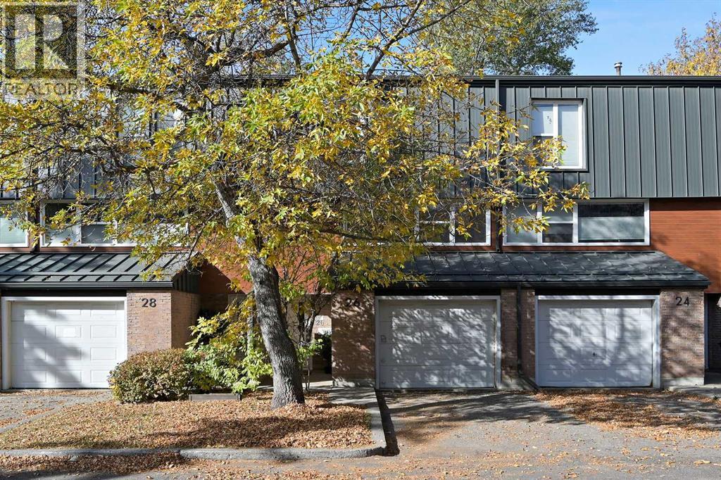 26 Brae Glen Ct SW, Calgary, AB T2W 1B6