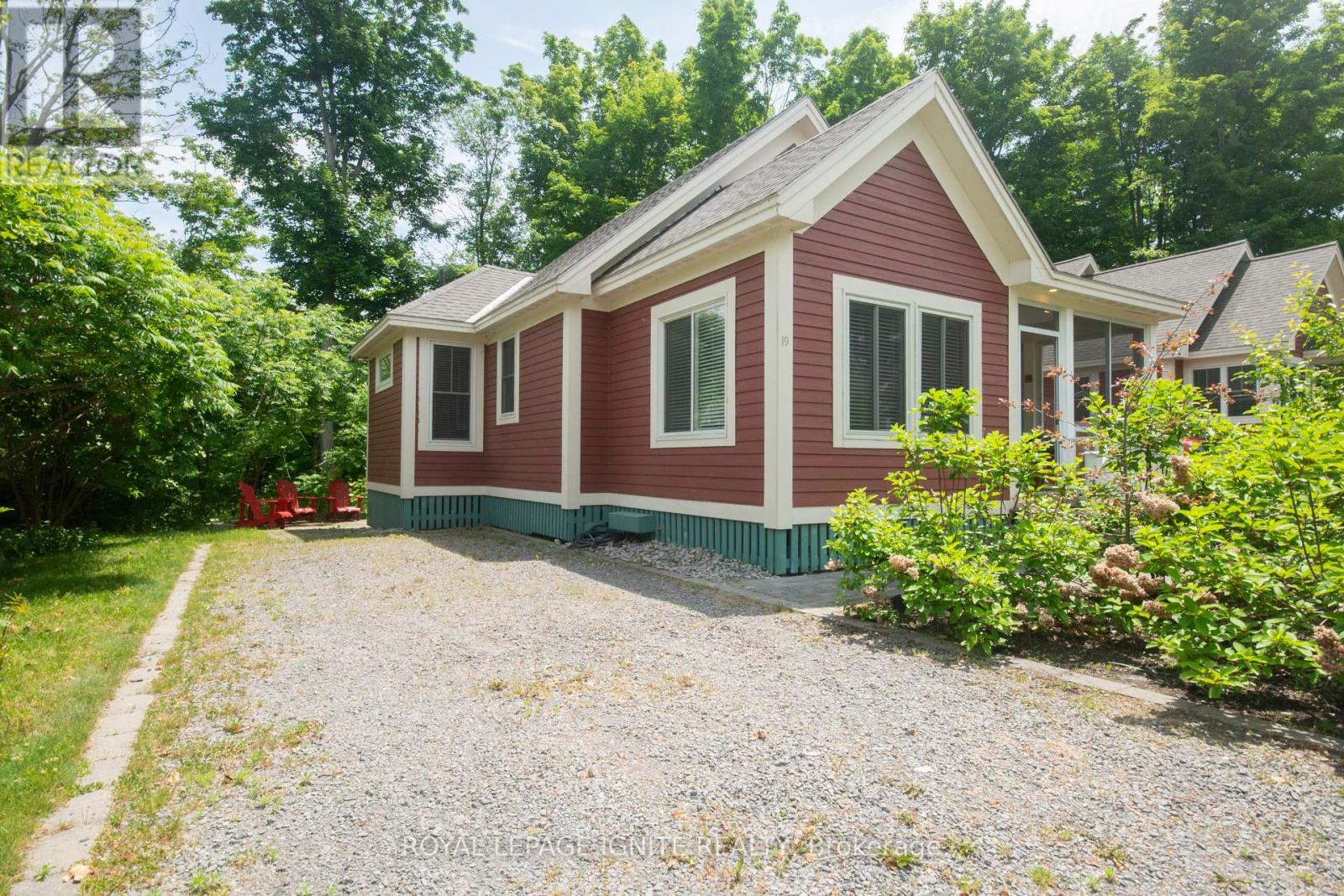 208 19 Summer Village Ln, Prince Edward County Athol, ON K0K 1P0