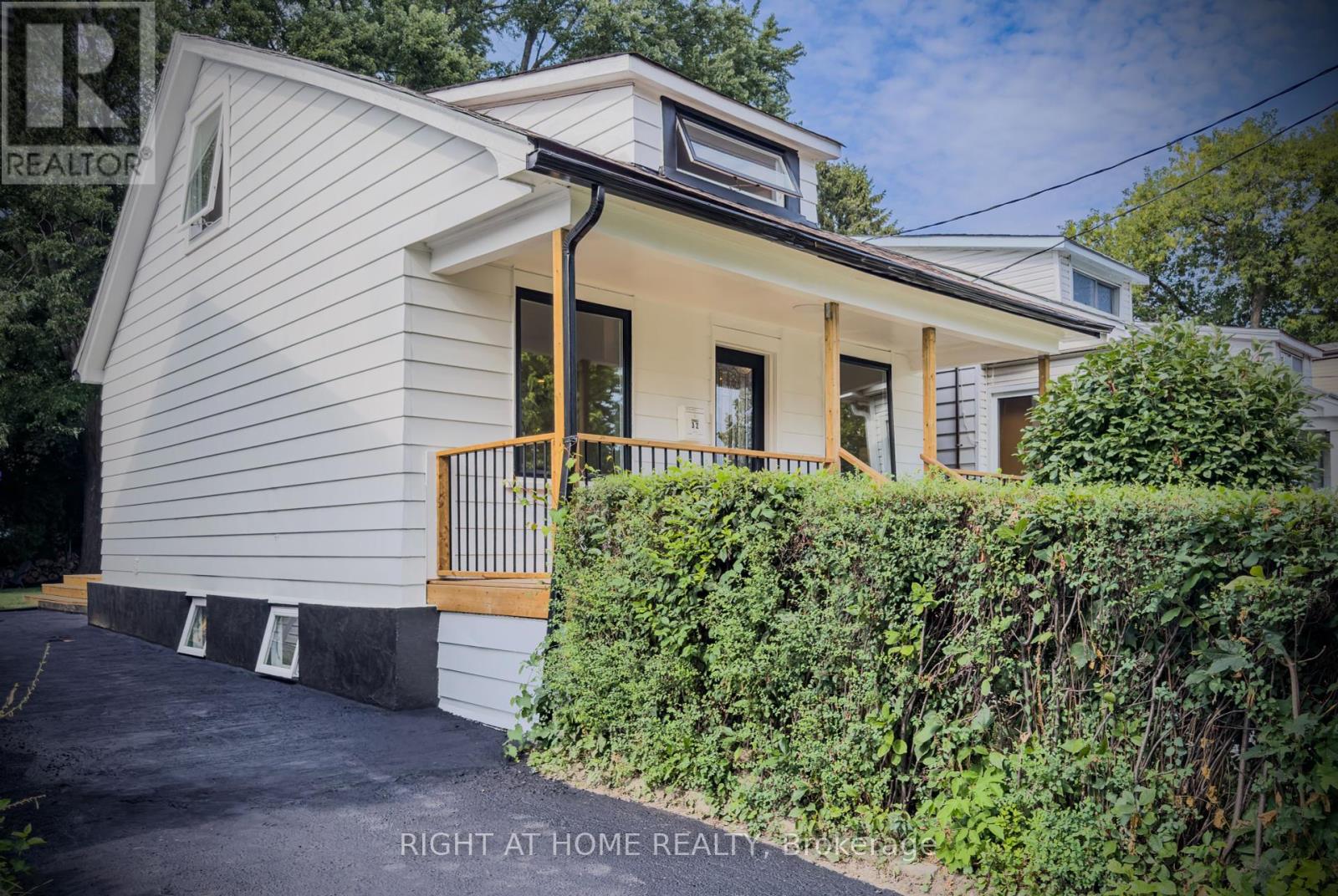 32 Brenton St, Toronto, ON M4B 1C9