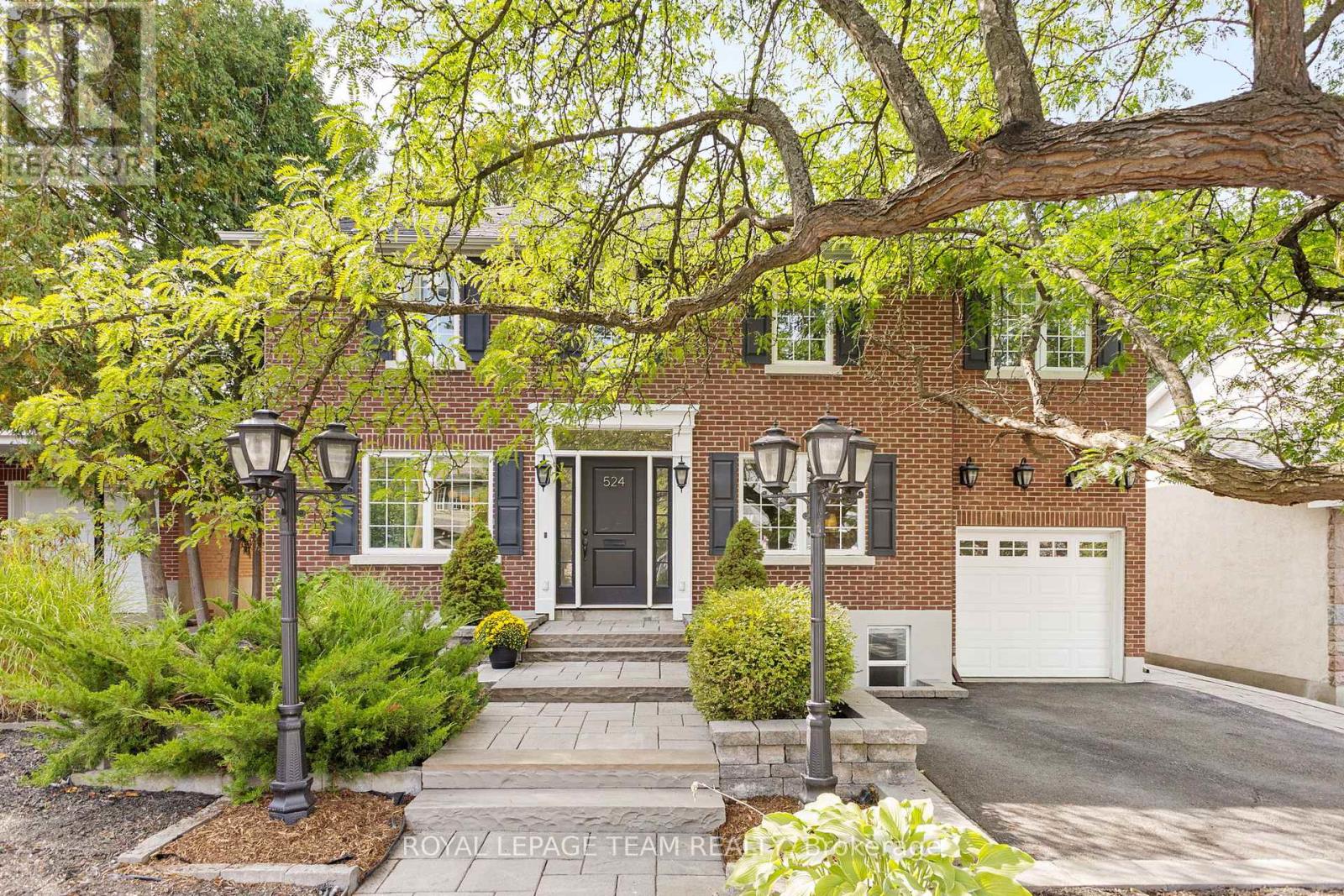 524 Broadview Ave, Ottawa, ON K2A 2L4