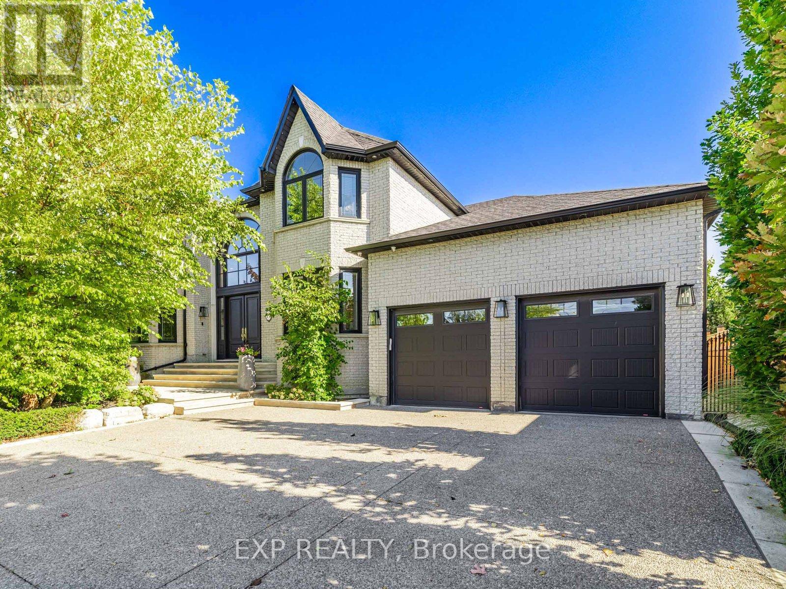 13 Bourdon Ave, Toronto Rustic, ON M6L 2Y7