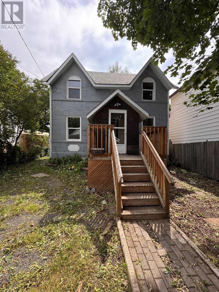 30 Grosvenor Ave, Sault Ste. Marie, ON P6B 2L9