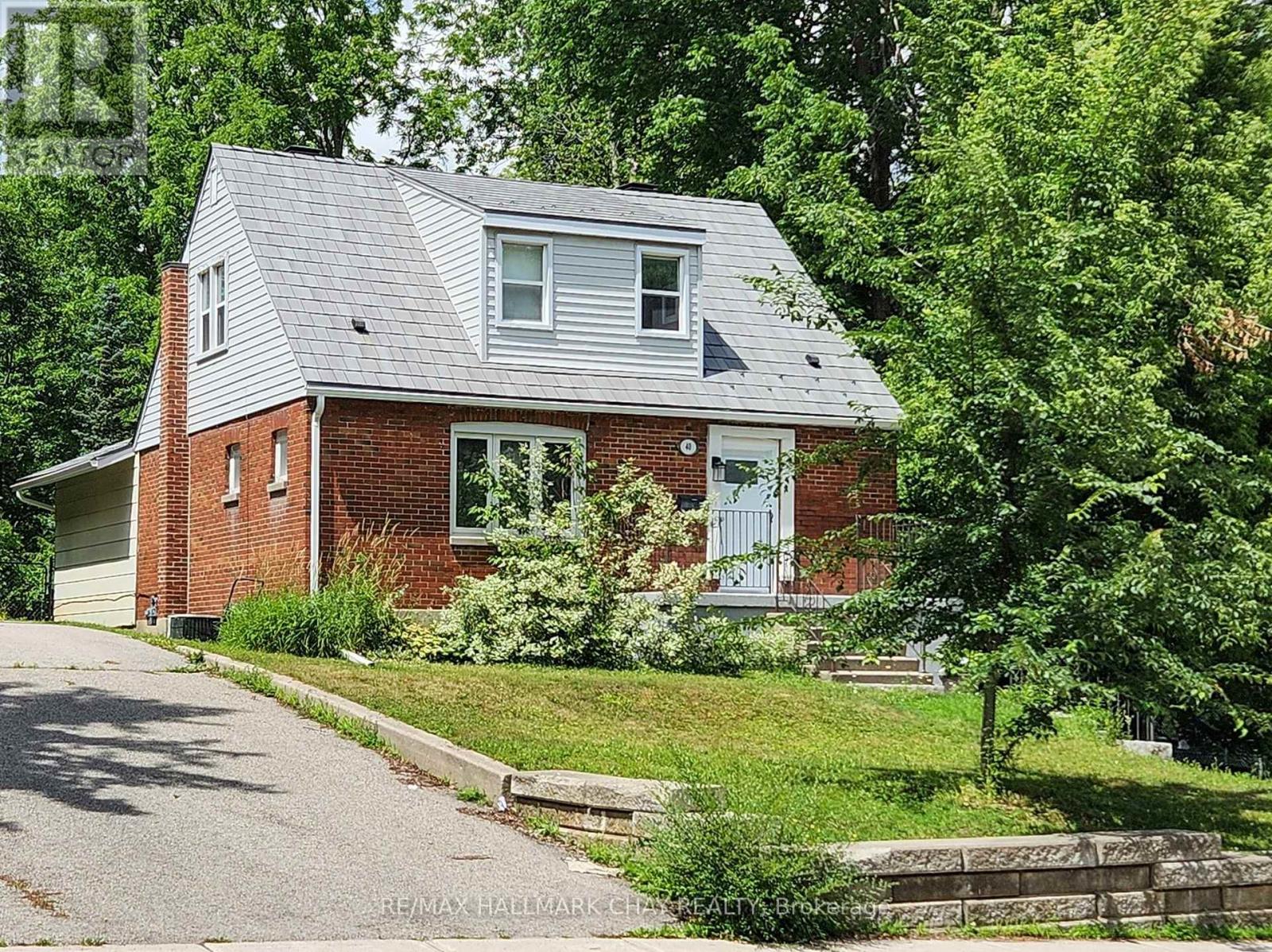 40 Wellington St E, Barrie, ON L4M 2C2