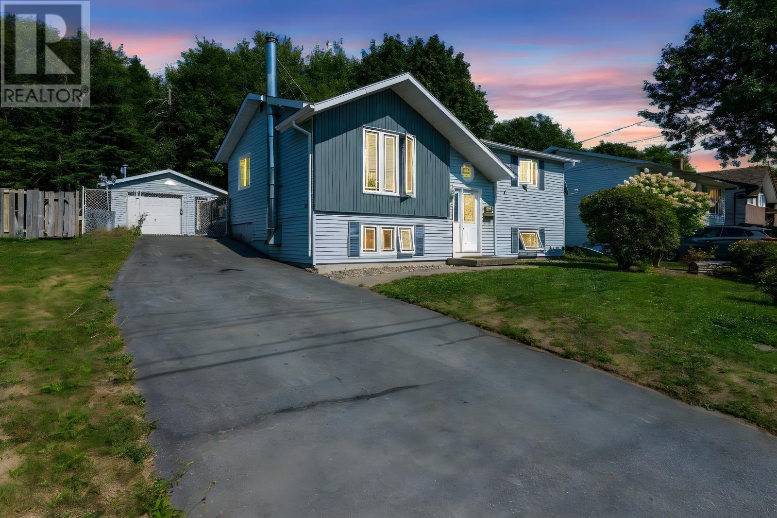 85 Cartier Cres, Lower Sackville, NS B4C 3K8