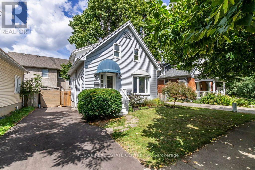 56 John St W, Waterloo, ON N2L 1B4