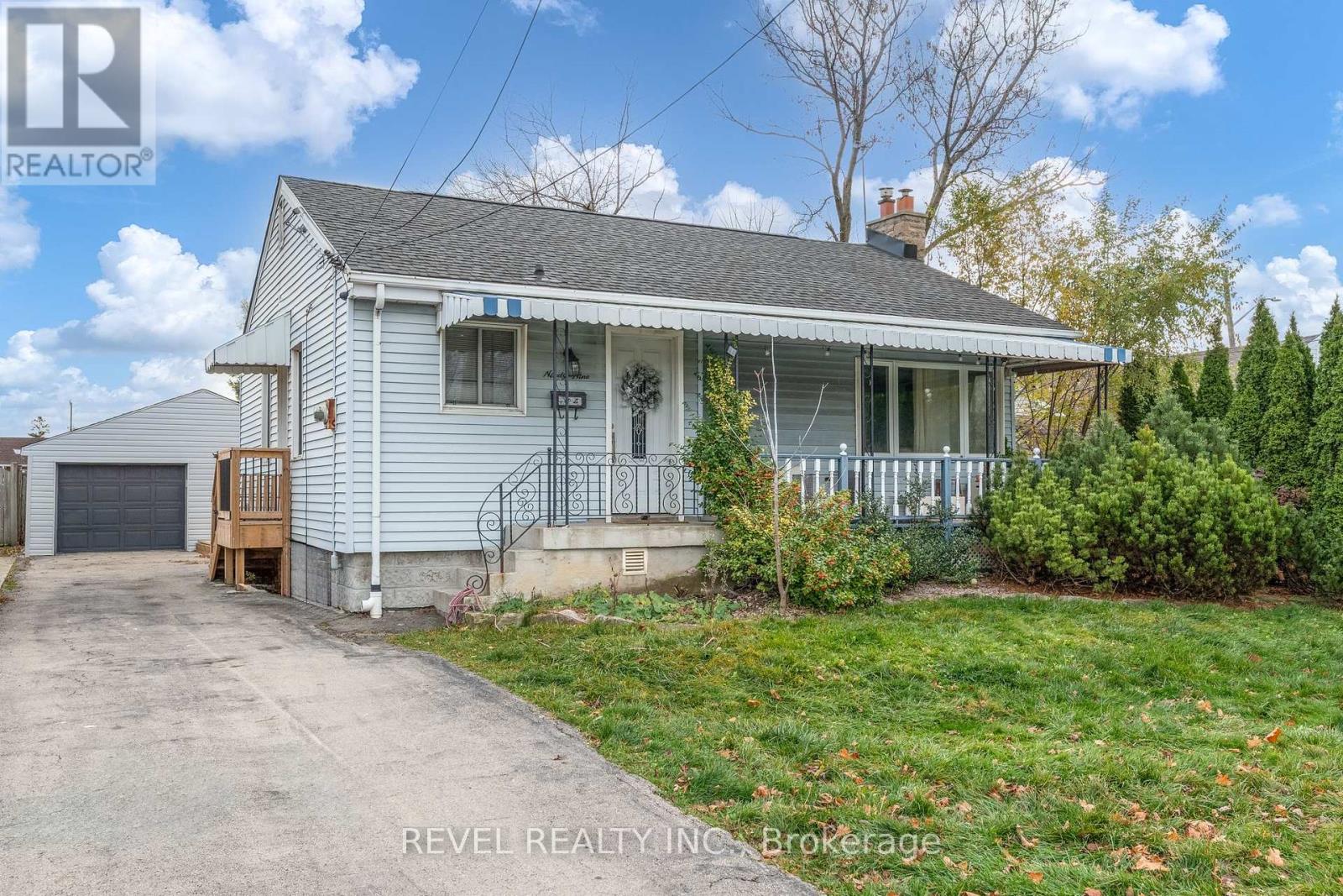 99 E 36th St, Hamilton, ON L8V 3Z2