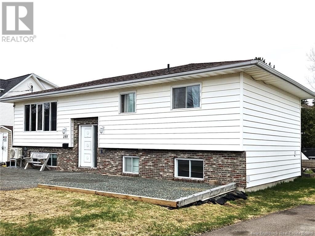 288 Chartersville, Dieppe, NB E1A 5A1