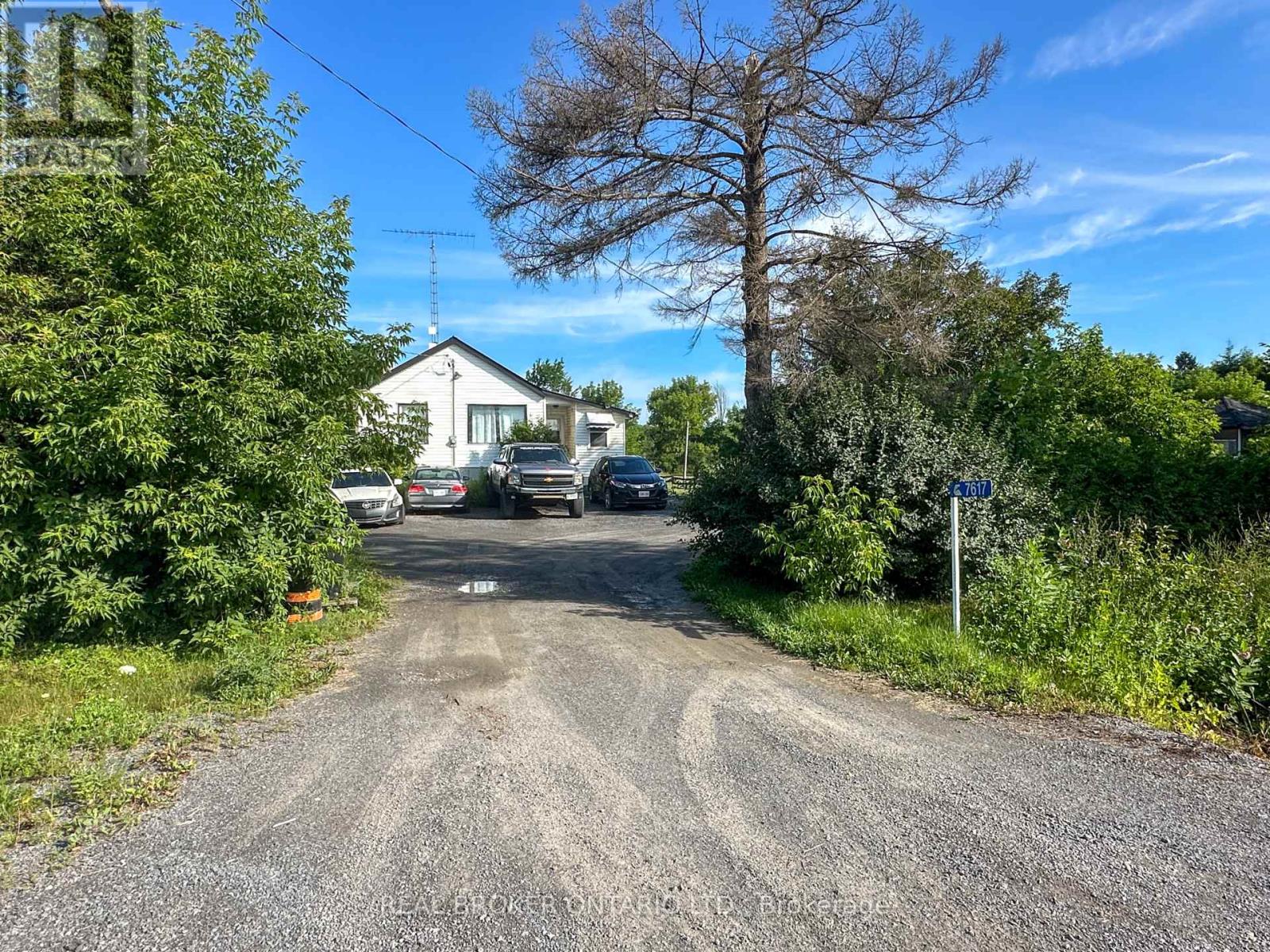 7617 Flewellyn Rd, Ottawa, ON K2S 1B6