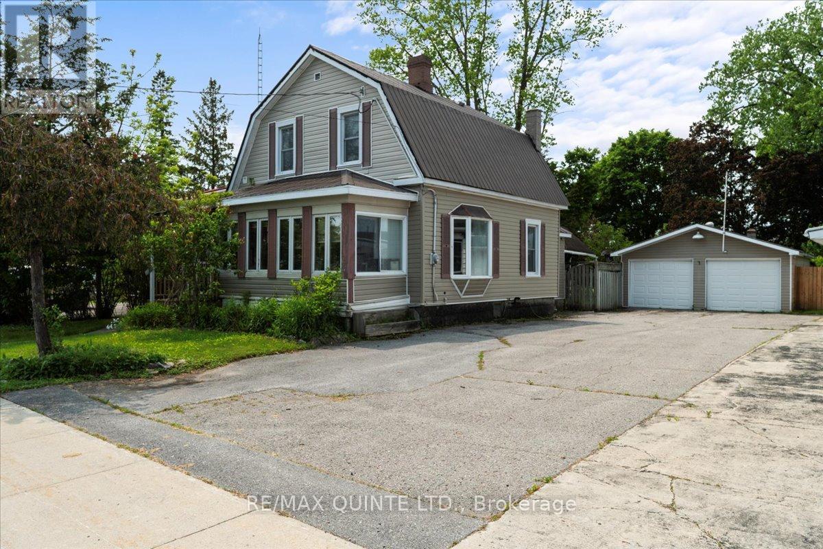 19 Broad St, Prince Edward County Picton Ward, ON K0K 2T0