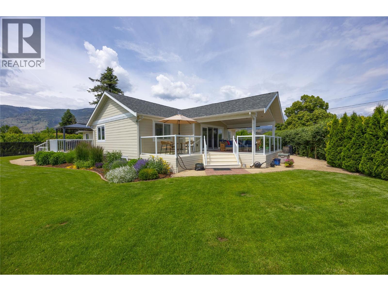 5609 Yarrow St, Oliver, BC V0H 1T9