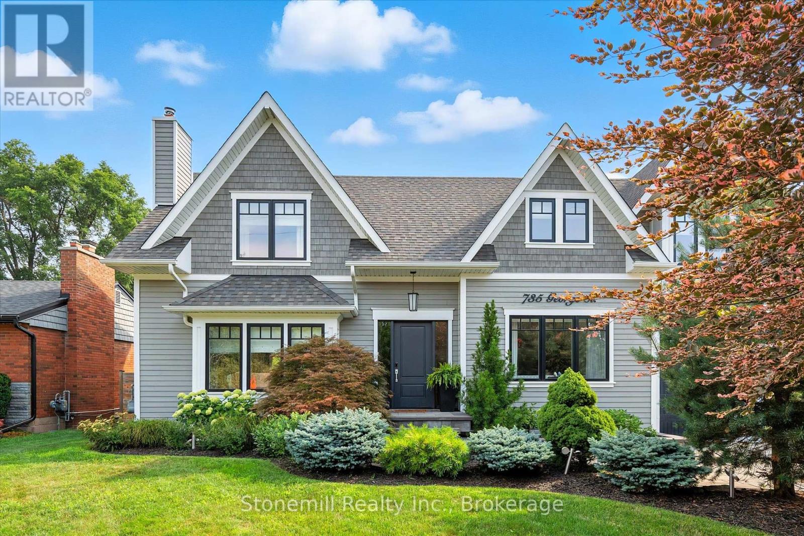 735 George St, Burlington, ON L7R 2V8