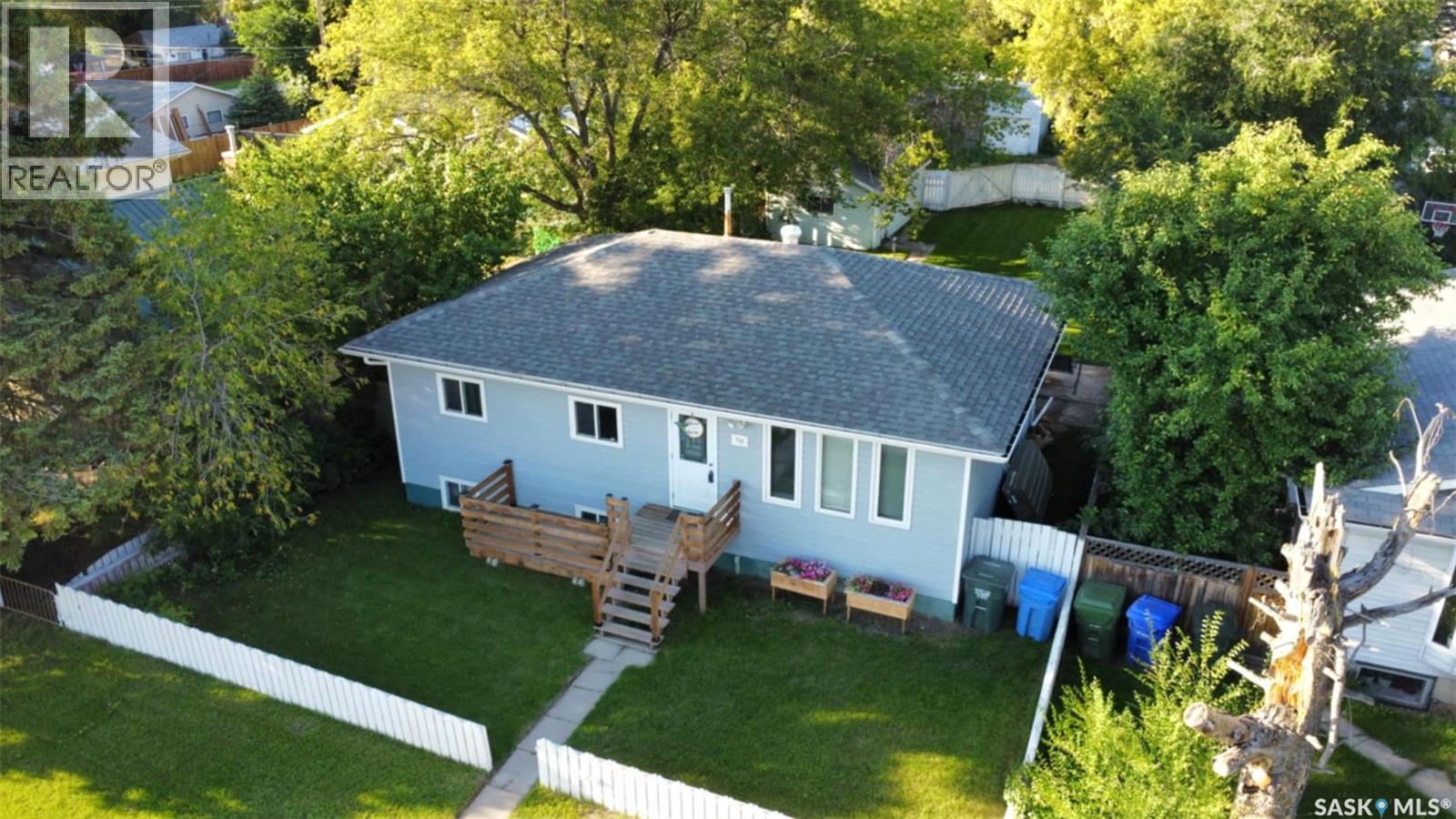 718 6 Street East, Prince Albert, SK S6V 0M8