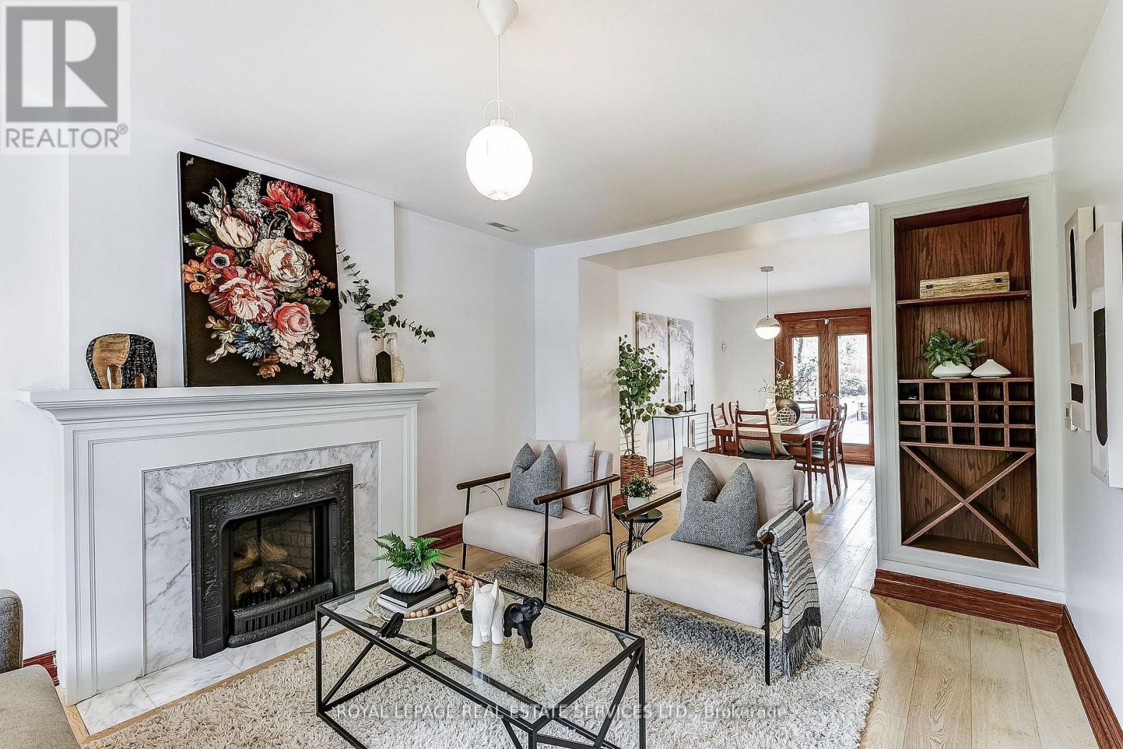 16 Larkin Ave, Toronto, ON M6S 1L8
