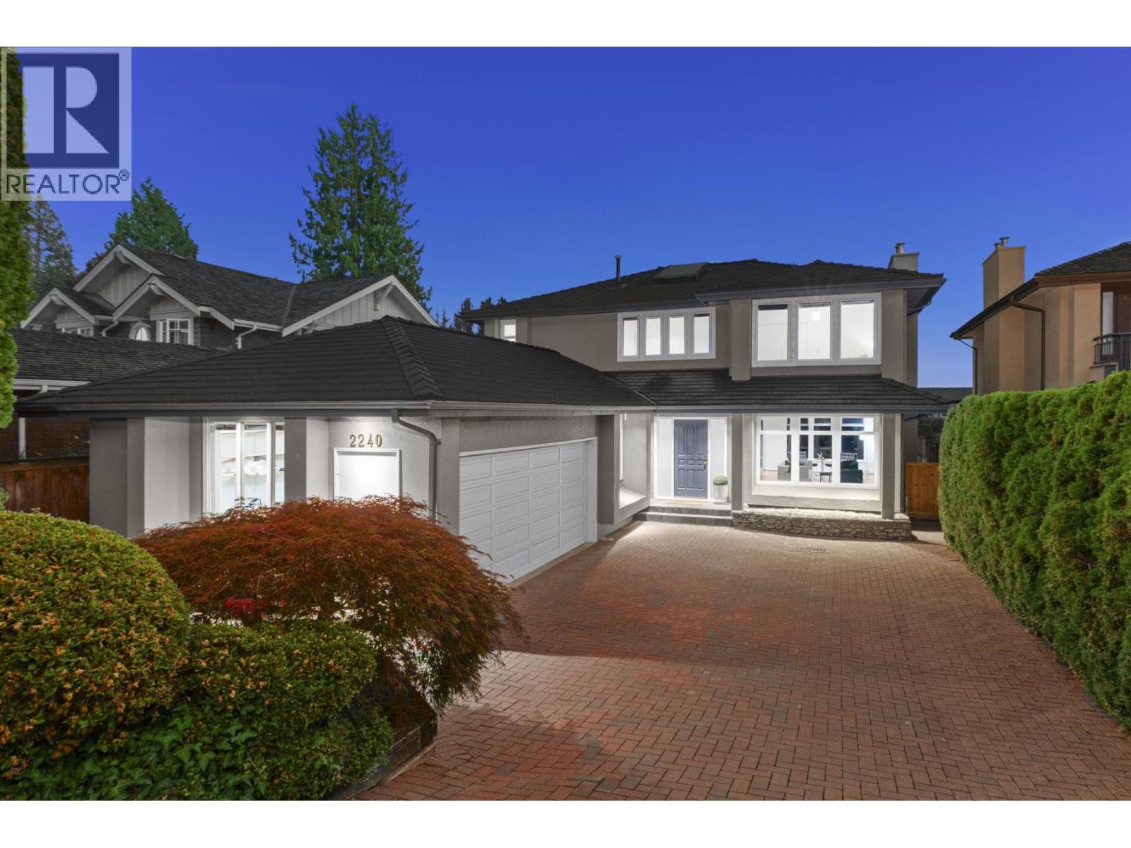2240 Kings Ave, West Vancouver, BC V7V 2C2