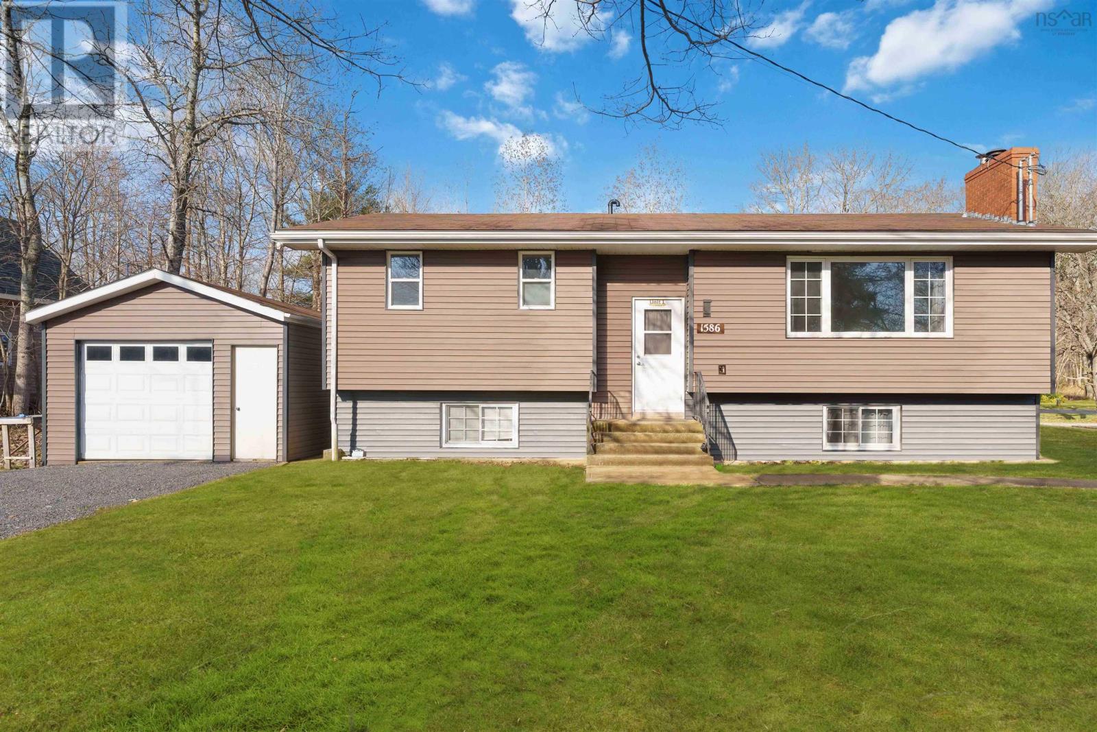 1586 Webster St, Coldbrook, NS B4R 1A2