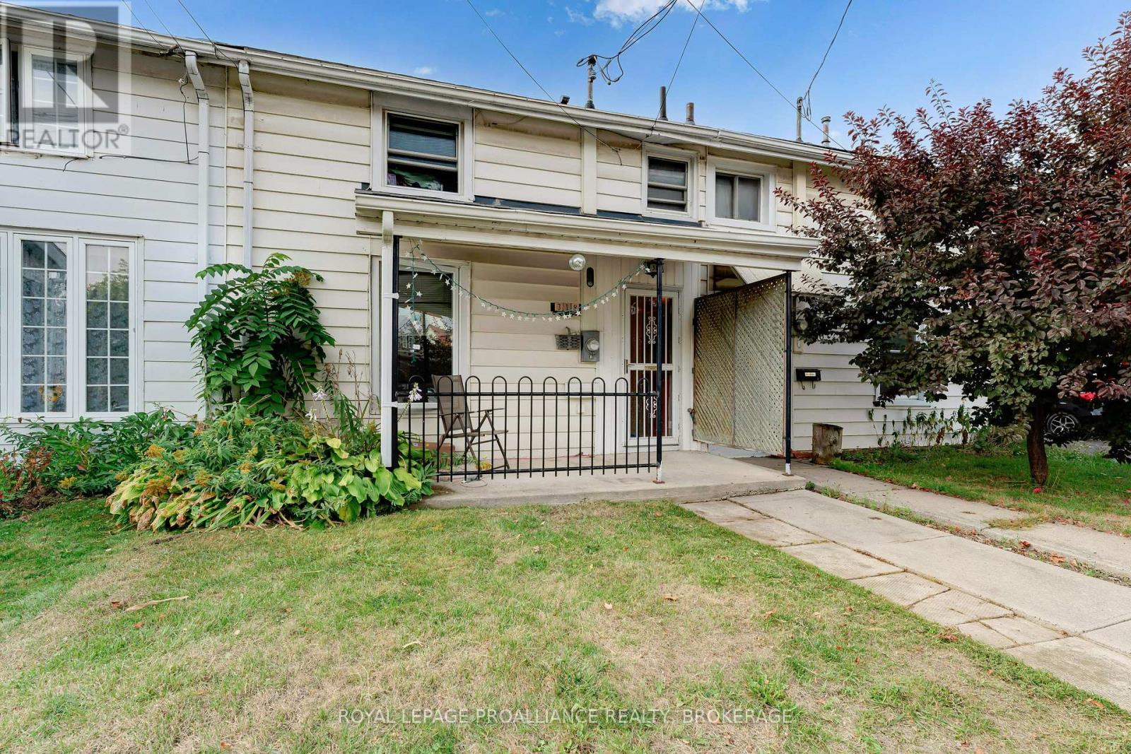 318 Sydenham St, Kingston, ON K7K 3M9