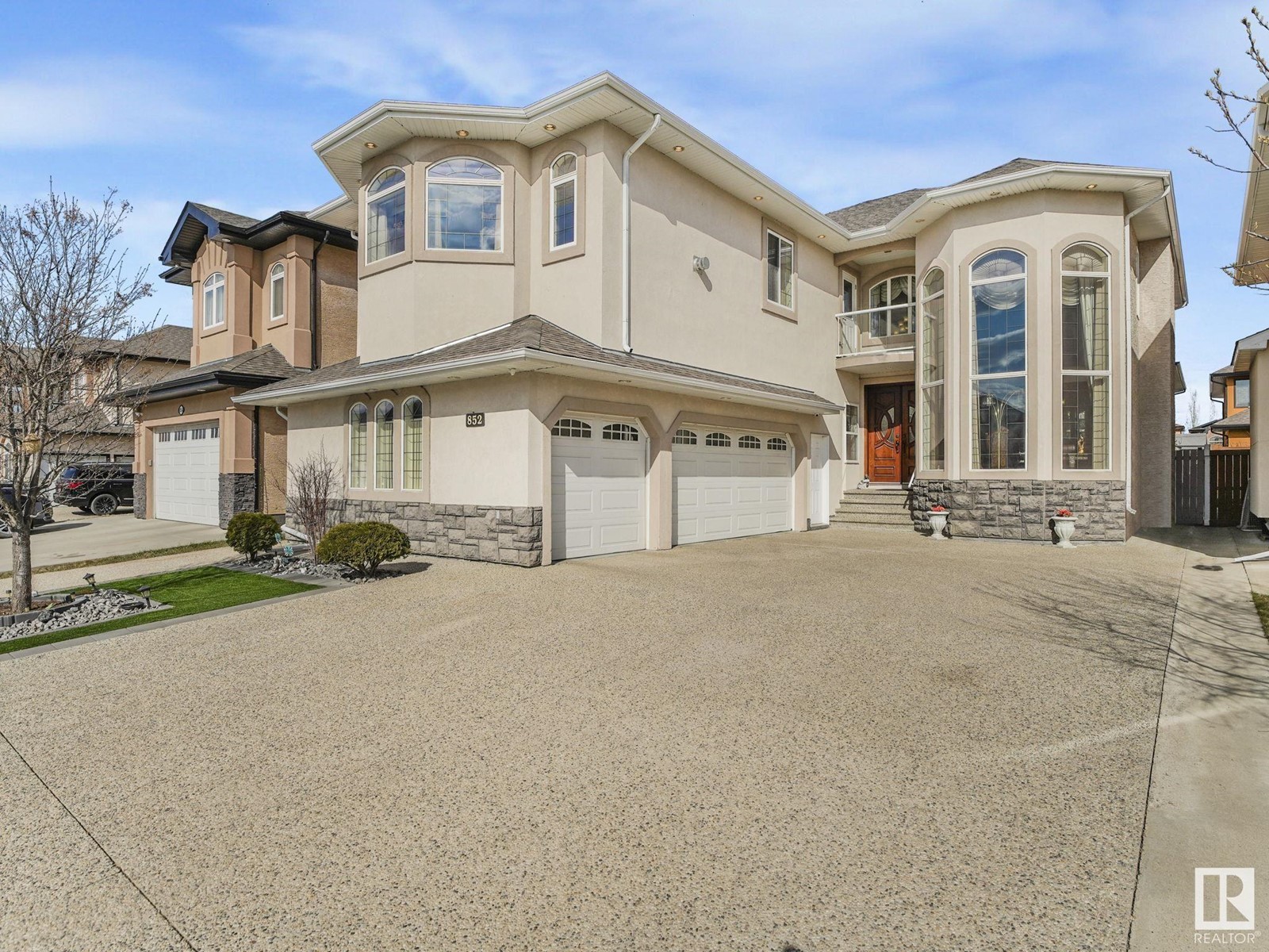 852 Wildwood Cr NW, Edmonton, AB T6T 0M1