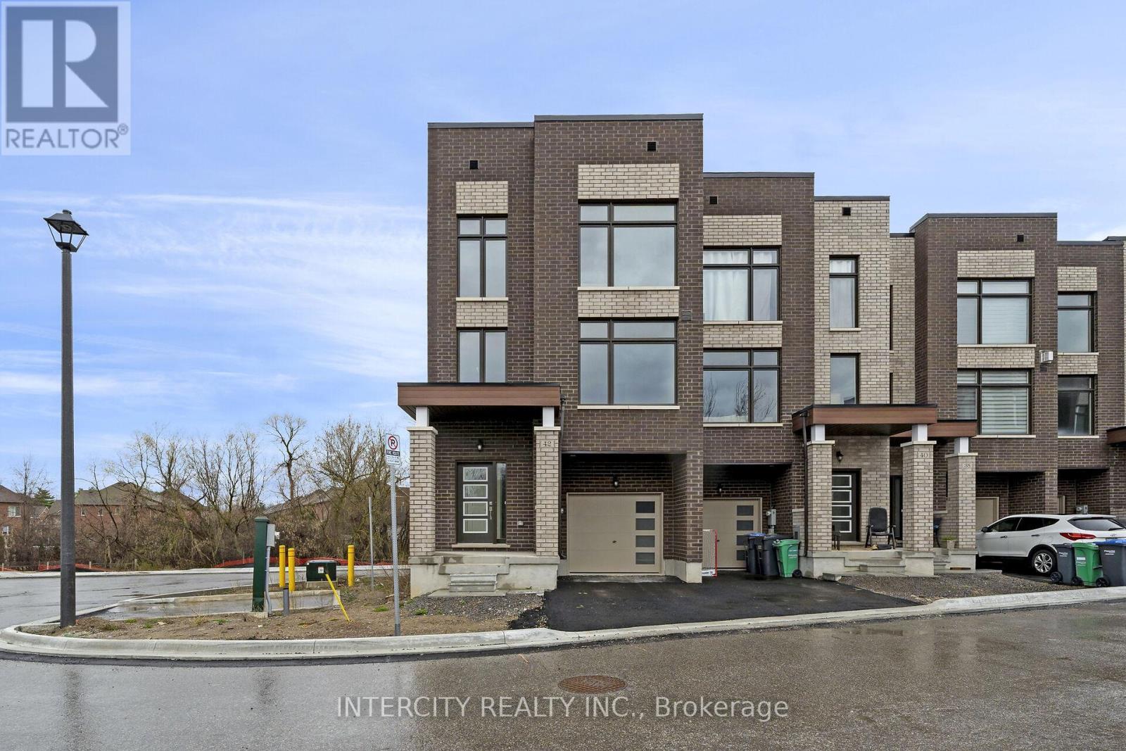 42 Queenpost Dr, Brampton Credit Valley, ON L6Y 6L2