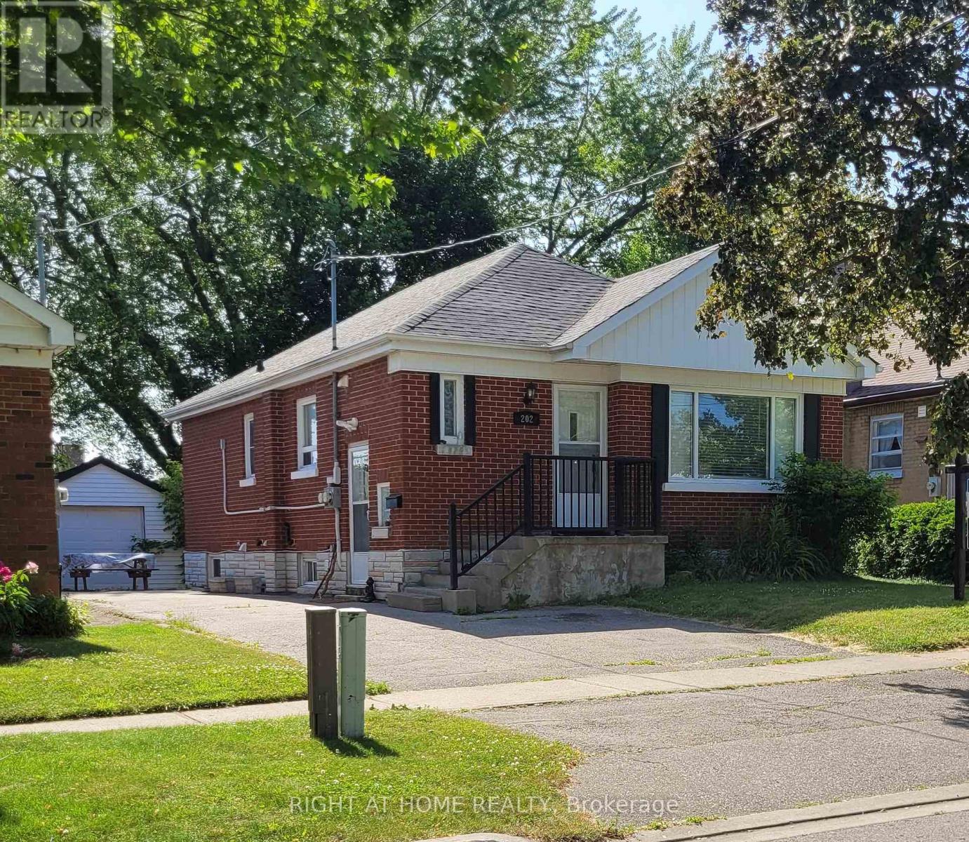 202 Cadillac Ave S, Oshawa, ON L1H 5Z7
