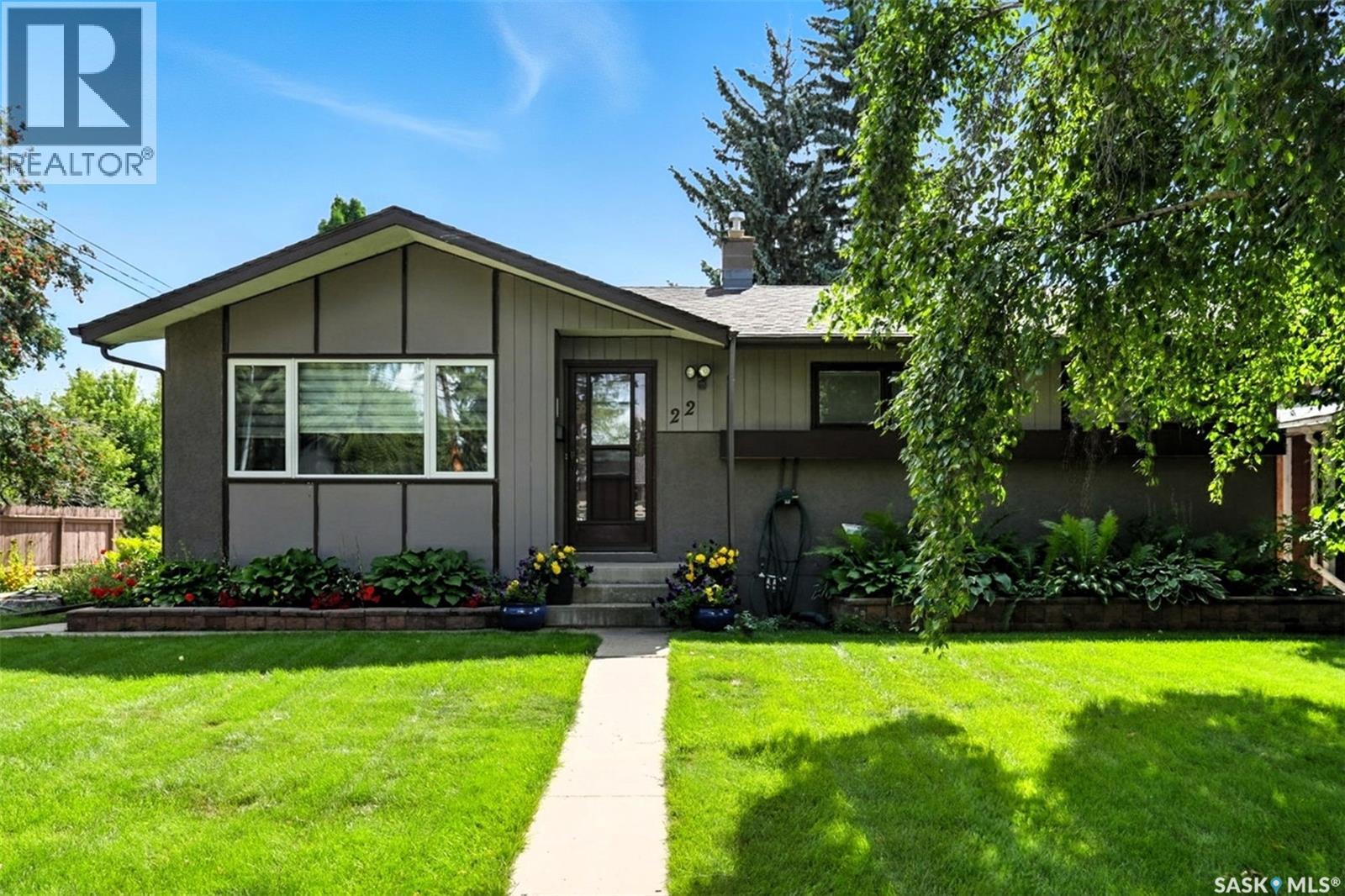 22 Cantlon Cres, Saskatoon, SK S7J 2T3