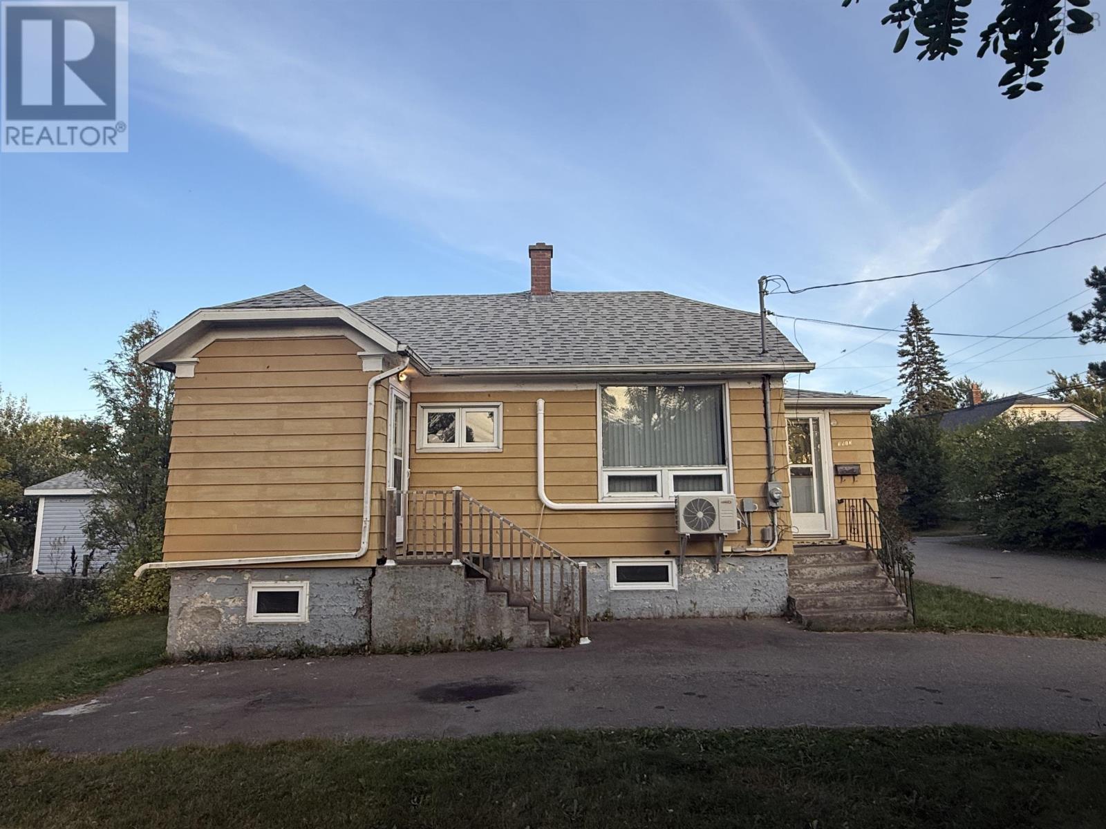 3513 Spruce St, New Waterford, NS B1H 2C4