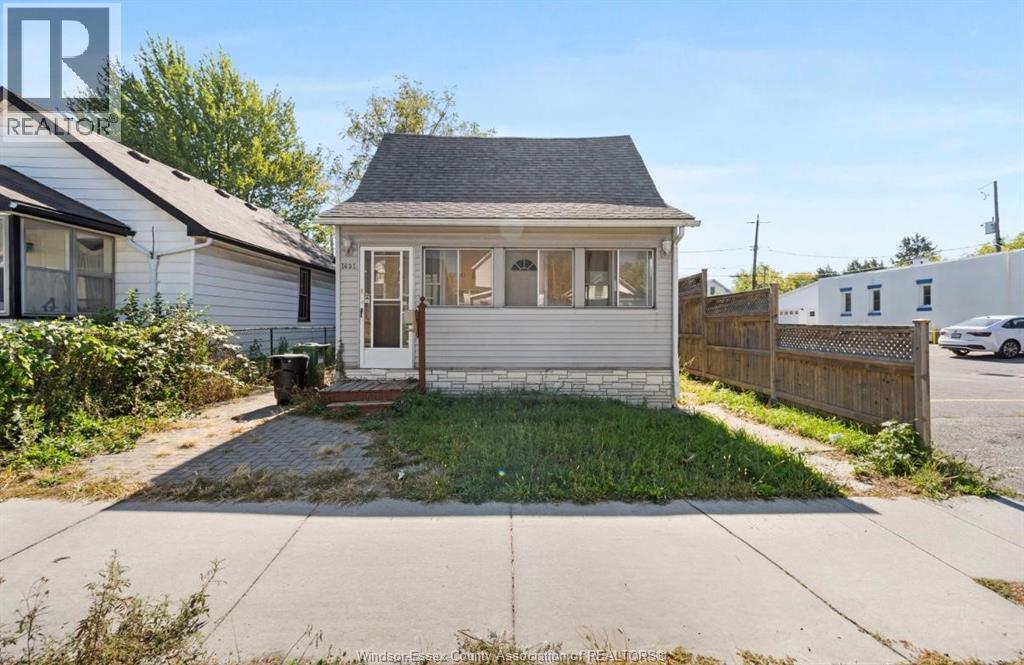 1631 College Ave, Windsor, ON N9B 1M2