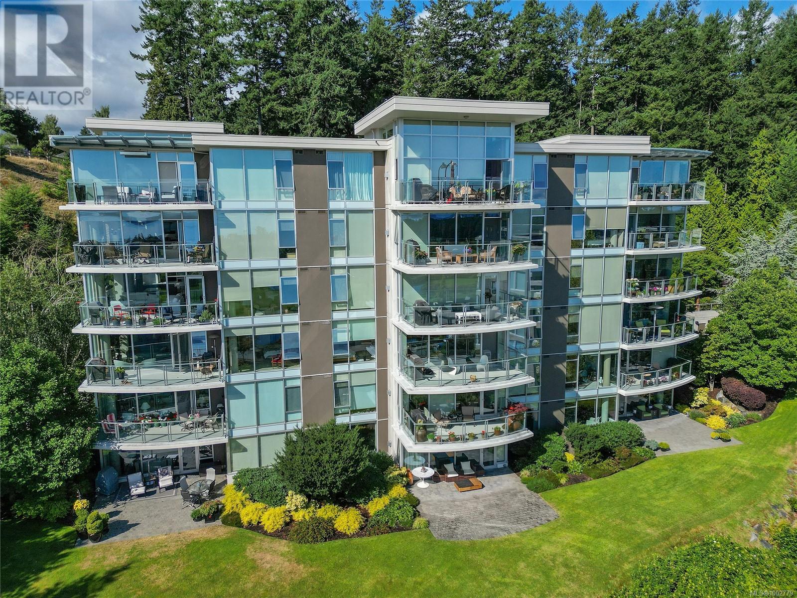 738 Sayward Hill Terr Unit 503 Ter, Saanich, BC V8Y 3K1