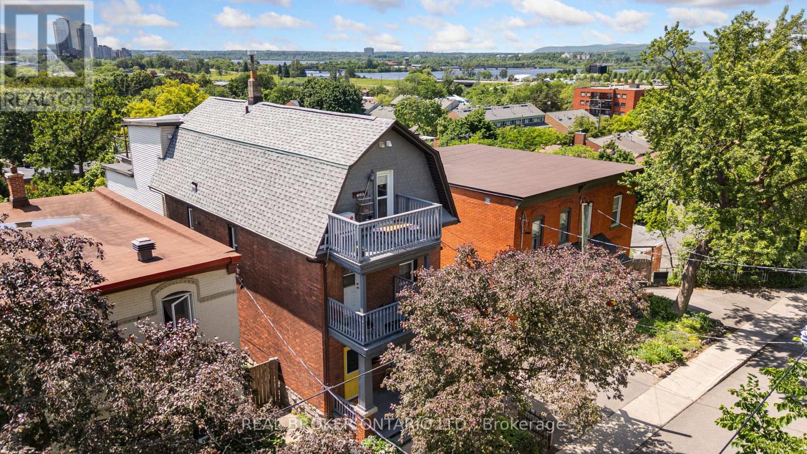 72 Upper Lorne Pl, Ottawa, ON K1R 7G9