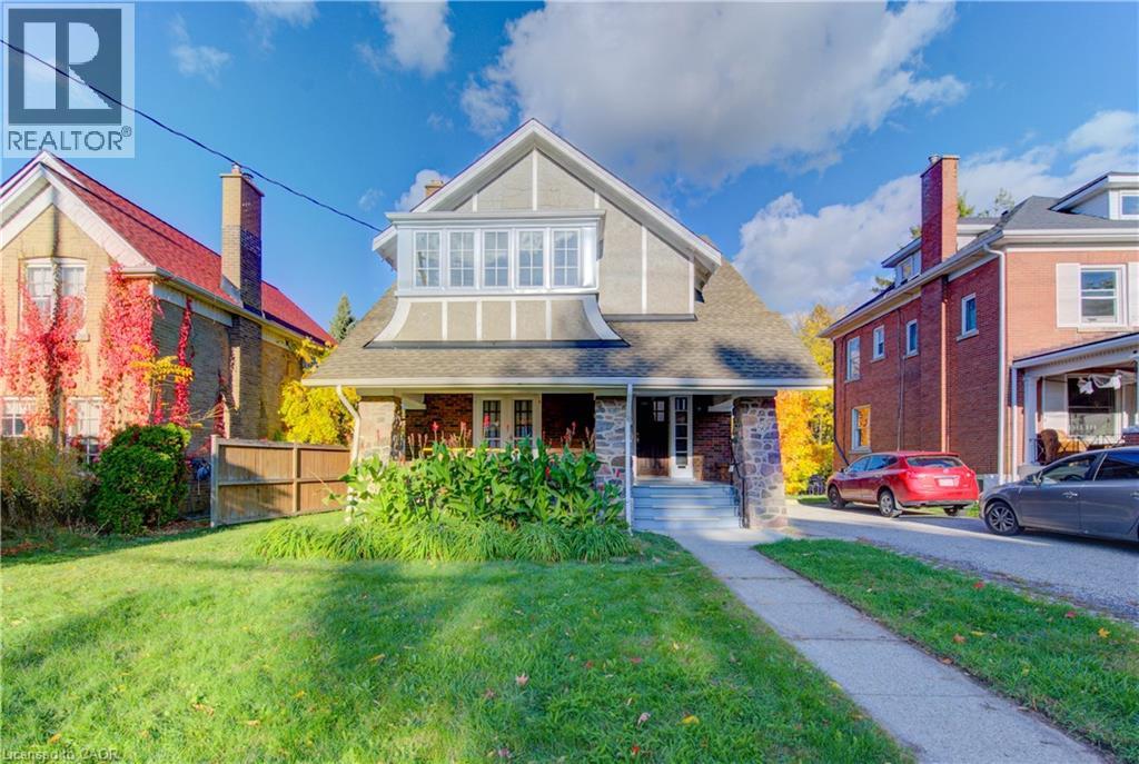 86 Albert St, Waterloo, ON N2L 3S7