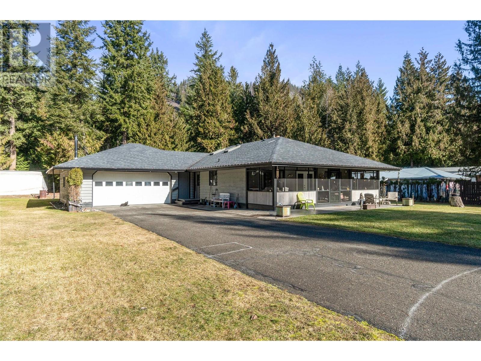 4061 Santa Rd, Scotch Creek, BC V0E 1M5