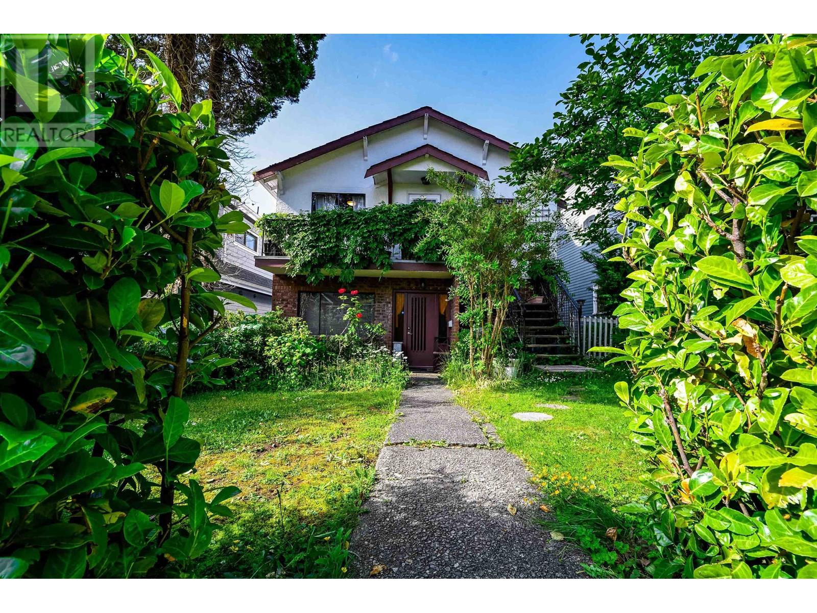 3439 Dundas St, Vancouver, BC V5K 1R9
