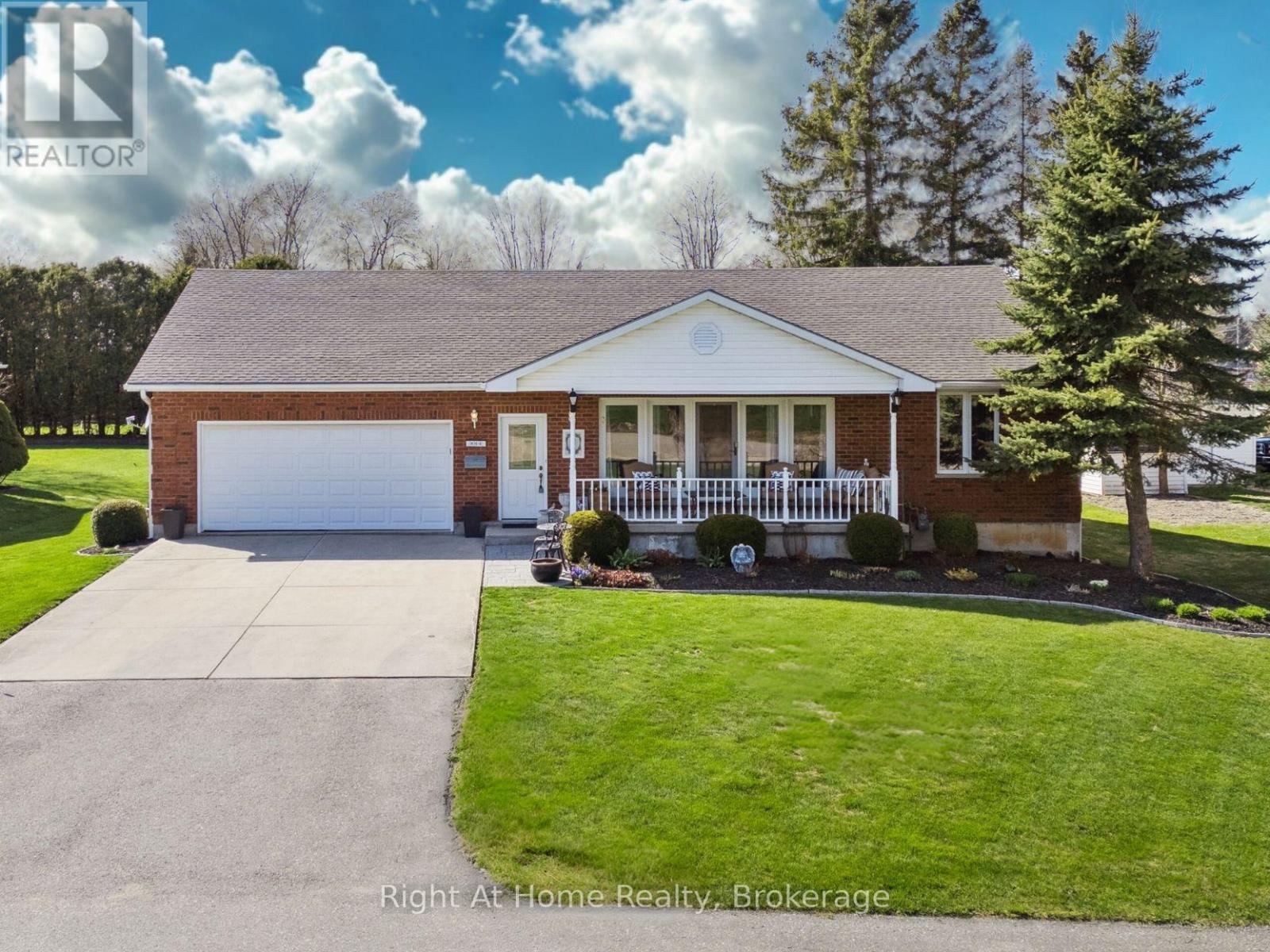 664 Maple St, Huron East, ON N0G 1H0