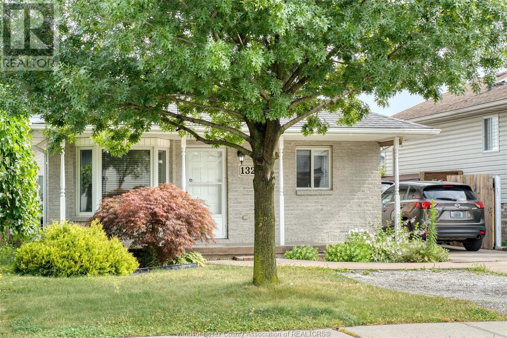 1329 Foster Ave, Windsor, ON N8W 5P3