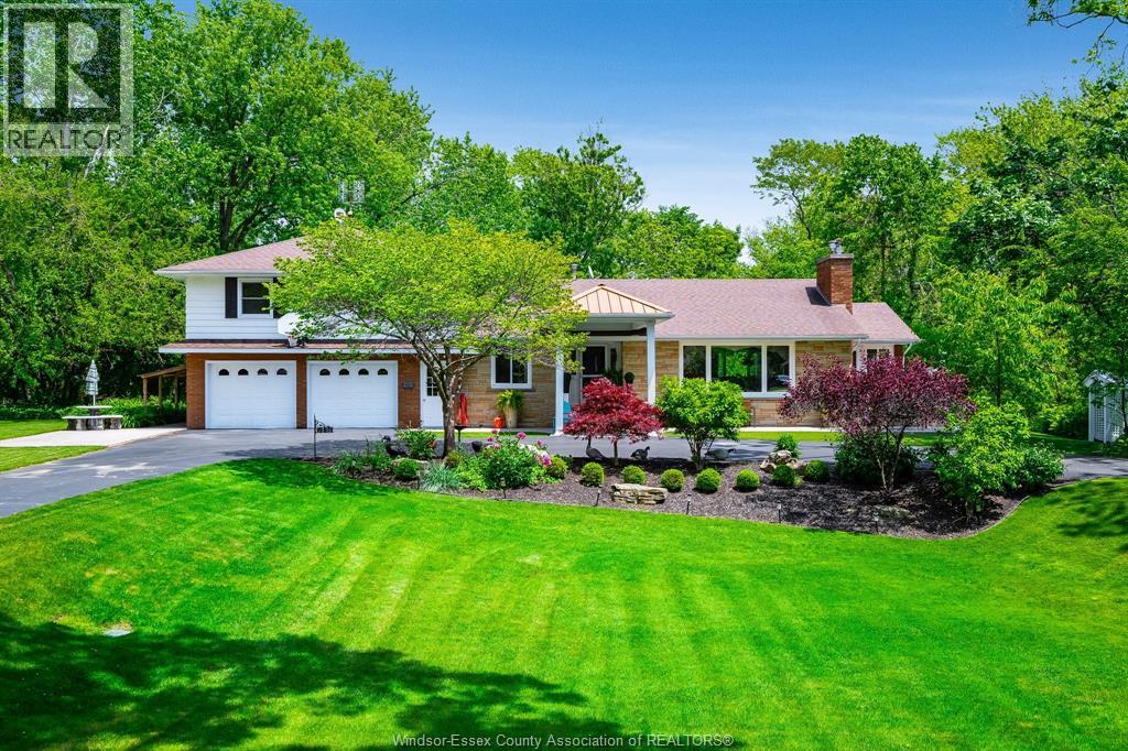77 Prince Albert St N, Kingsville, ON N9Y 1J8
