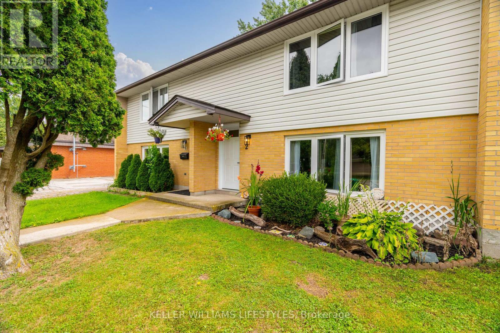2 155 Water St, Southwest Middlesex, ON N0L 1M0