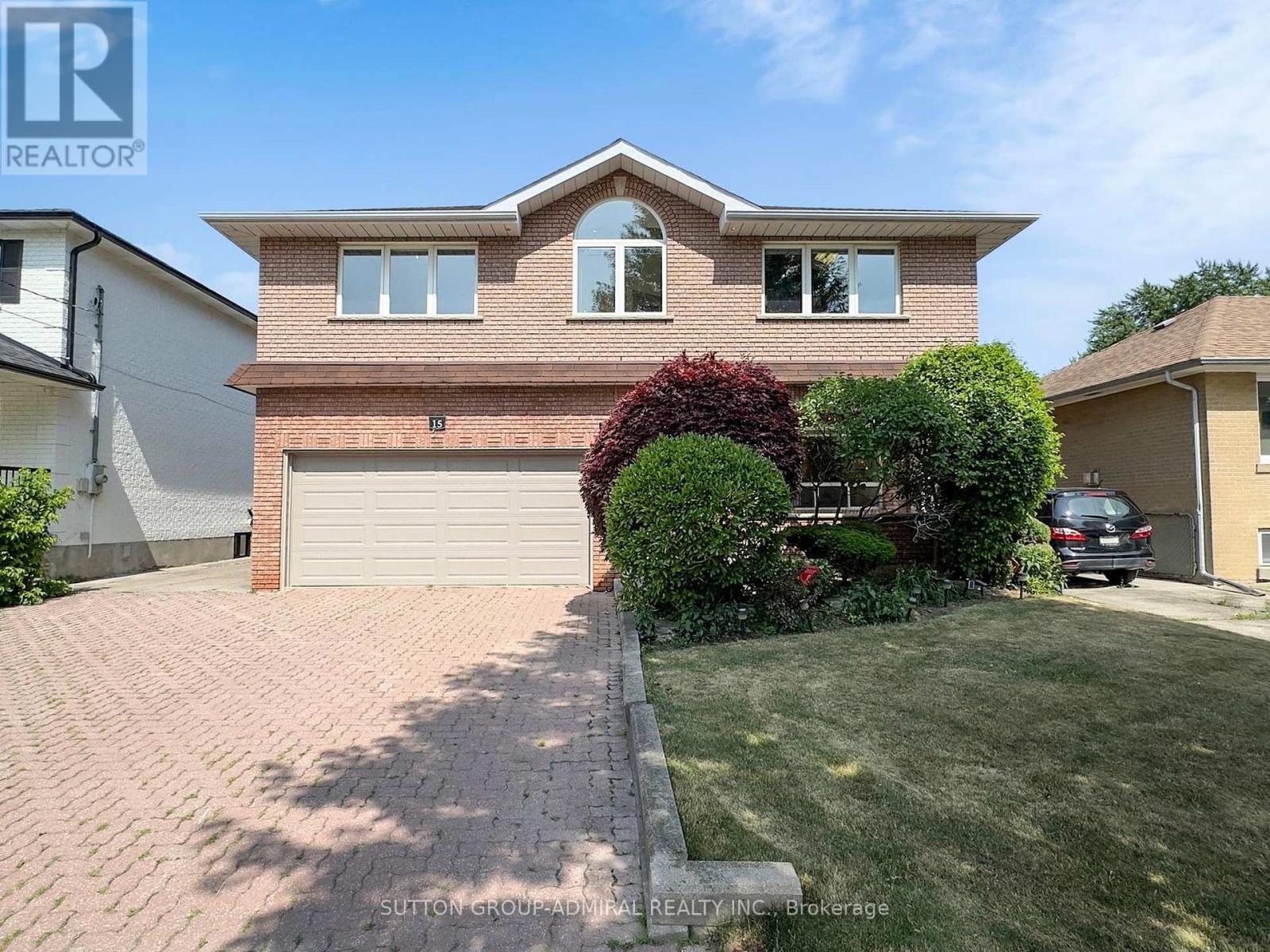 15 Gorman Park, Toronto Clanton Park, ON M3H 3K3