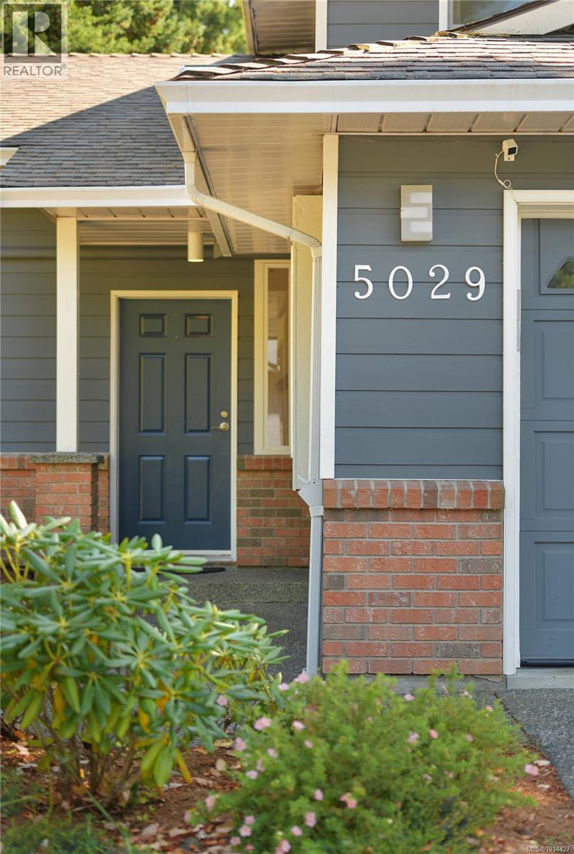 5029 Cambria Wood Ter, Saanich, BC V8X 2X1