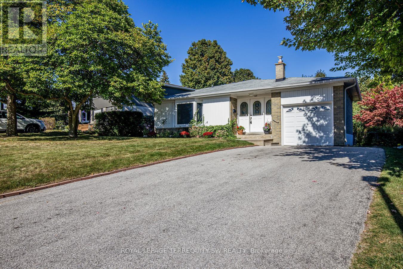 329 Dennie Ave, Newmarket, ON L3Y 4M5
