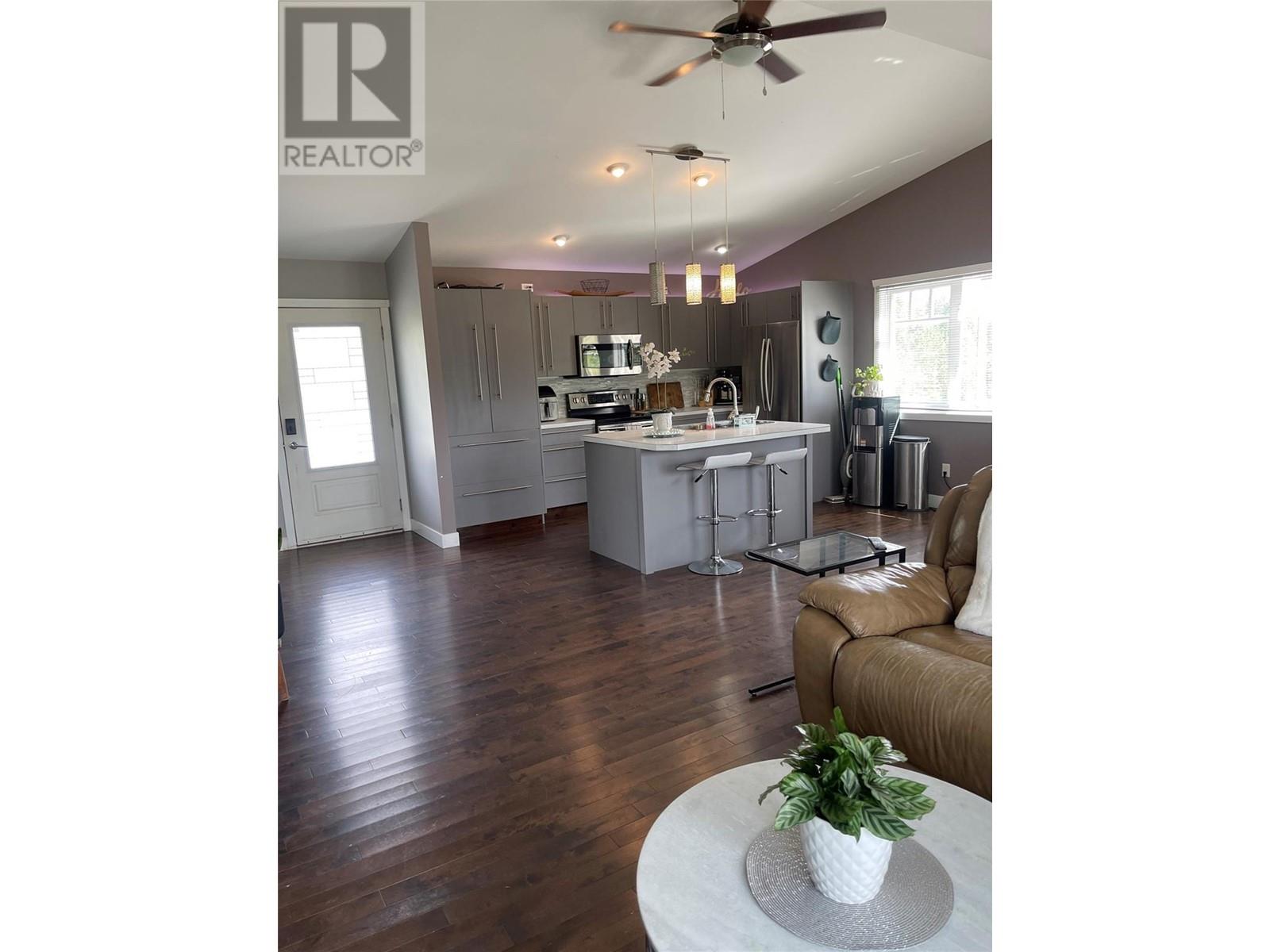 2670 Glenmore Rd N, Kelowna, BC V1V 2B6