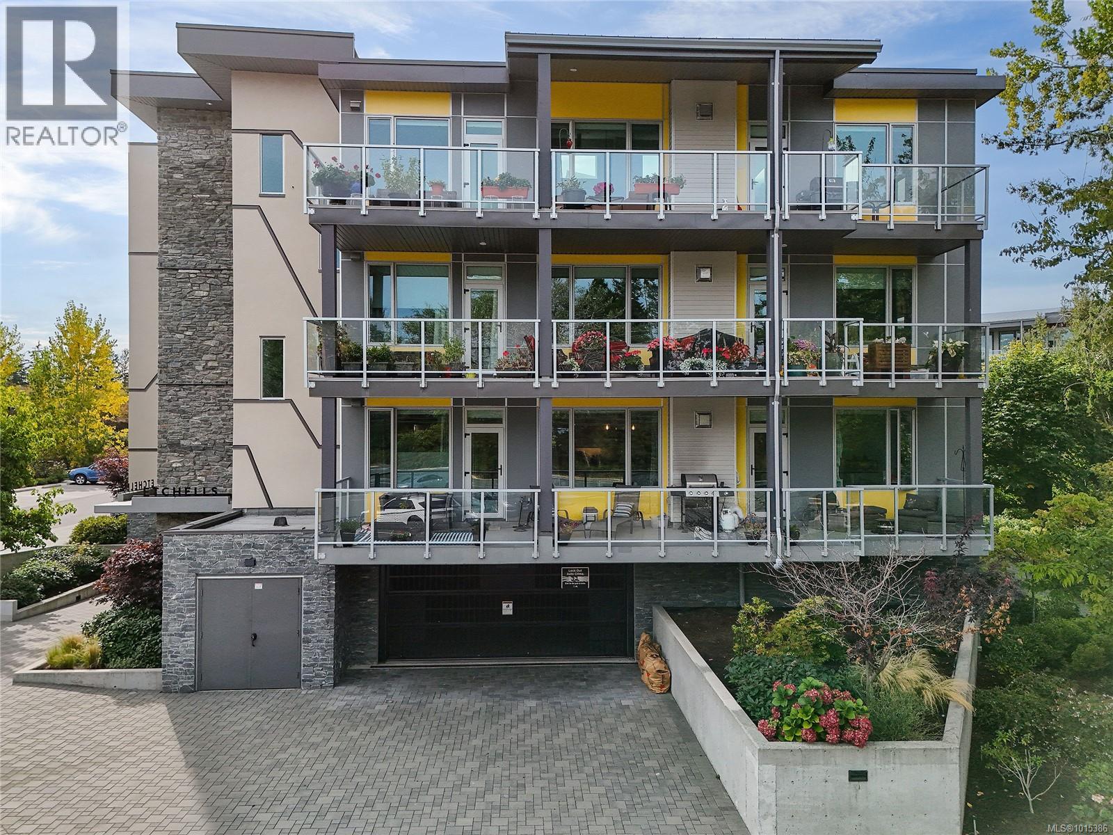 10660 Mcdonald Park Rd Unit 206 Rd, North Saanich, BC V8L 5S7