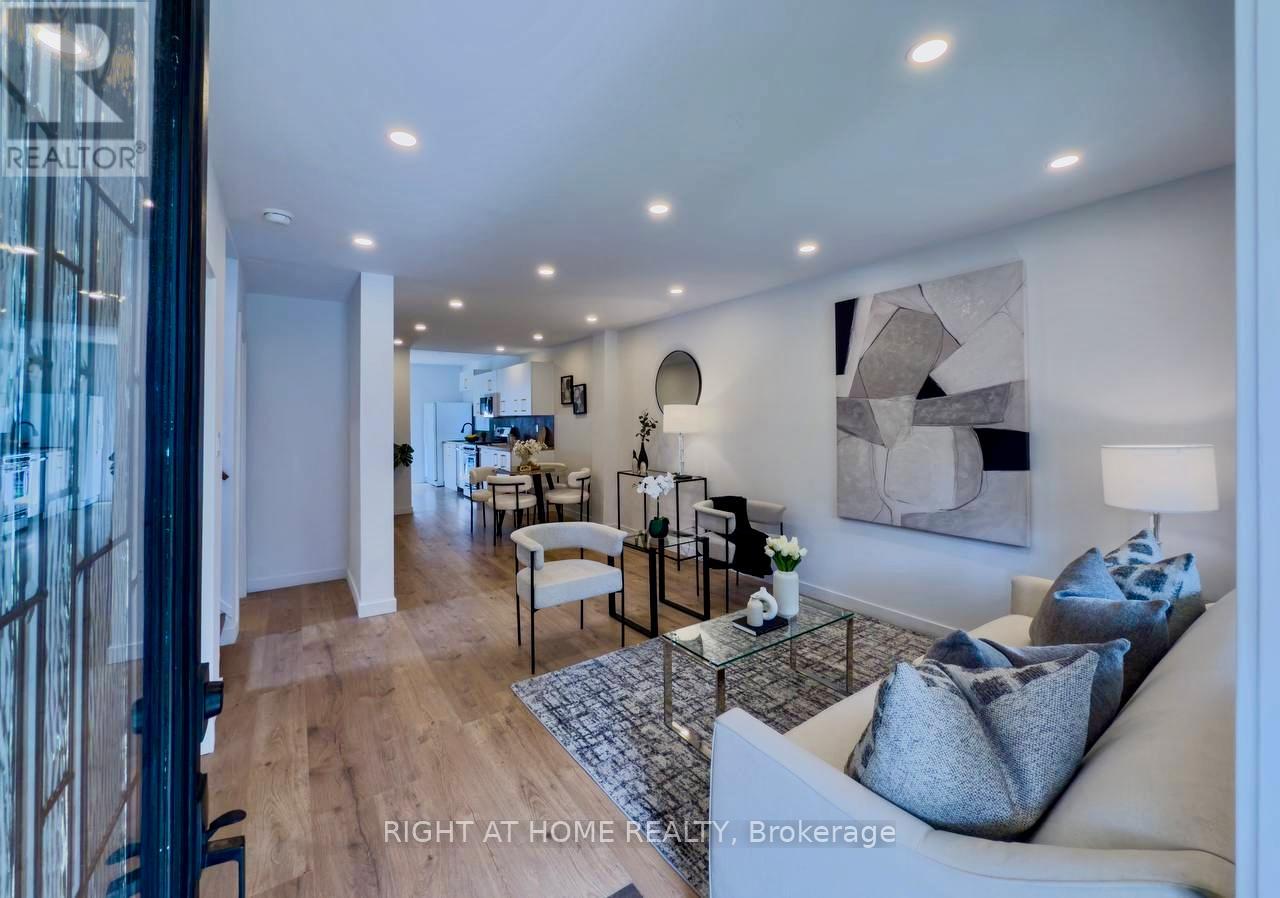 32 Brenton St, Toronto, ON M4B 1C9