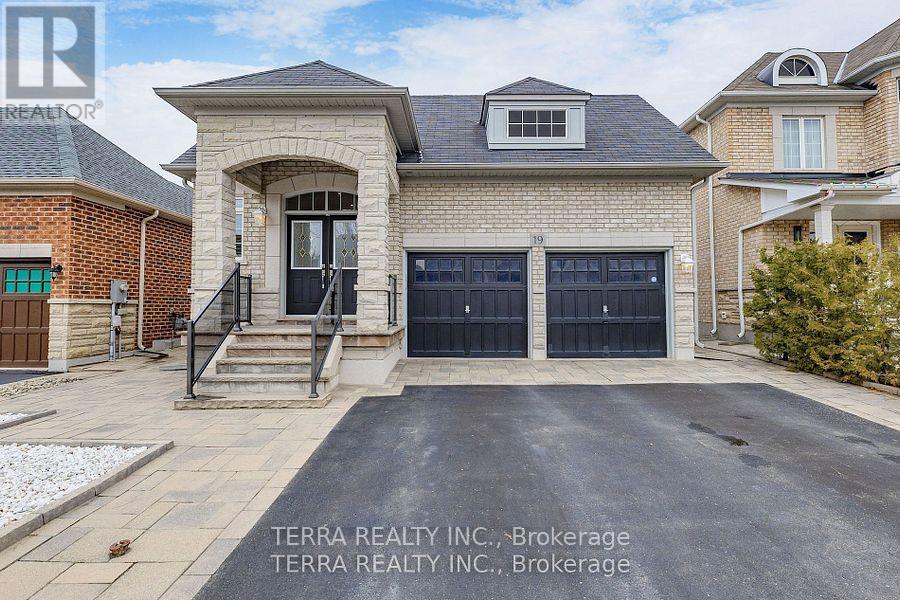 19 Isaiah Dr, Vaughan, ON L4H 0C3