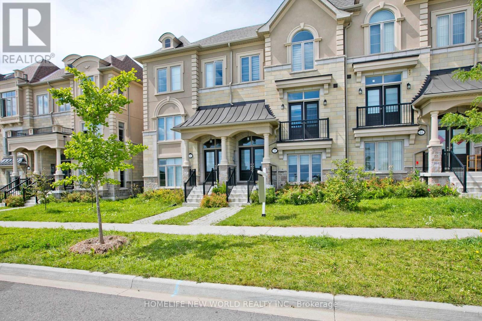 18 Campobello St, Vaughan Patterson, ON L6A 5B3