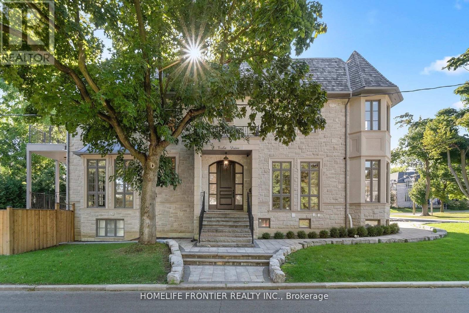 8 Vesta Dr, Toronto, ON M5P 2Z3