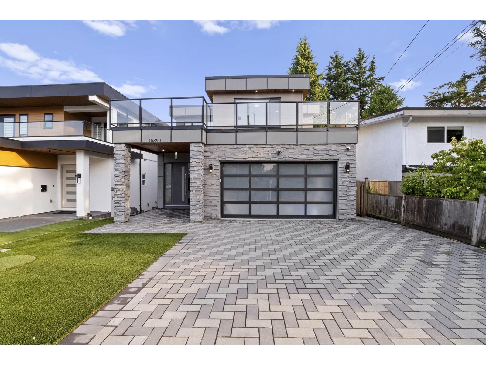 15890 Russell Ave, White Rock, BC V4B 2S4