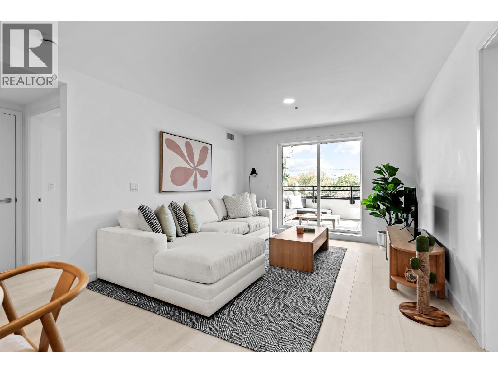 2419 Grant Street Unit 310, Vancouver, BC V5K 3G5