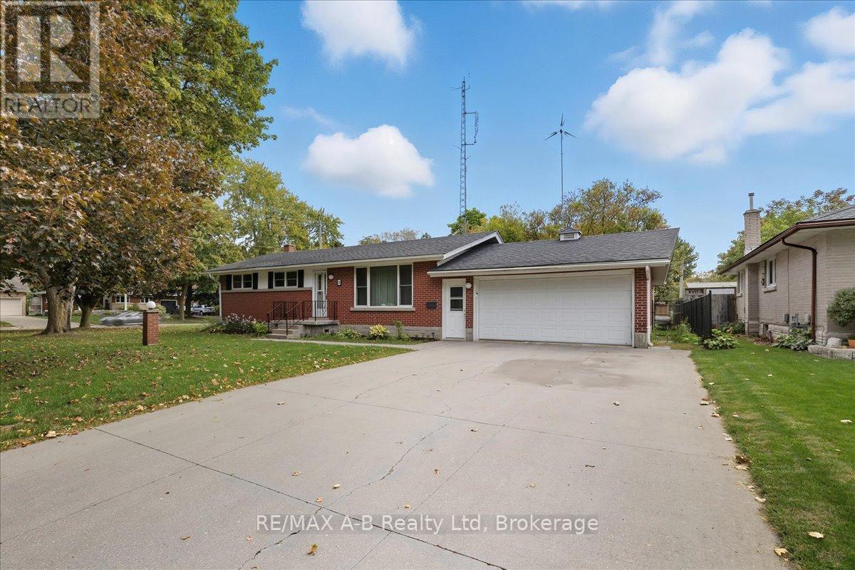5 Mcdonald St, Stratford, ON N5A 4W4