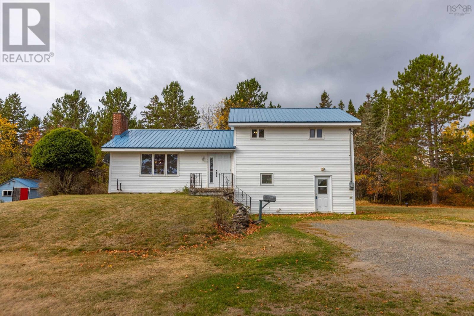 9242 Highway 2, Southampton, NS B0M 1W0