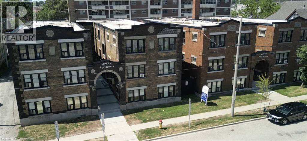 46 College St, Kitchener, ON N2H 5A1